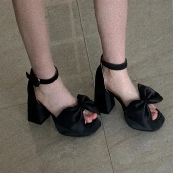 Moteriškos basutės 2023 m. vasara Juoda Lakuotos odos mados basutės Batai Moteriški aukštakulniai Batai Tendencijos Sandalai Moterys Sandalias Mujer