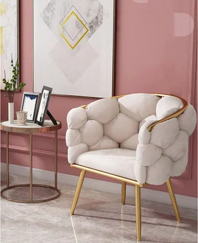 Lengva prabangi pūkuota sofa kūrybinio dizaino aksominis fotelis Šiaurietiški laisvalaikio baldai laukianti kėdė patogios atlošo persirengimo sėdynės
