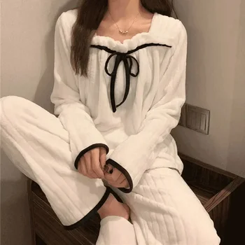 Kvadratinių apykaklių moteriškų pižamų komplektas Žieminiai šilti miego drabužiai Vilnos aksomas 2 dalių kelnės Namų apranga Kostiumas Pūkuotas korėjietiškas Kietas naktinis drabužis
