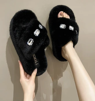 Glitter Slides Moteriški batai Moteriškos šlepetės Lauke Med Fashion Fur Flip Flops Platforma Jelly 2023 Prabangus masažas Minkštas butas