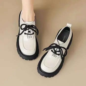 Chunky batai moterims Loafers 2024 Pavasario suvarstomos moterys, vaikščiojančios mažais odiniais batais Balti storas kulnas Moterys Vieniši laisvalaikio batai